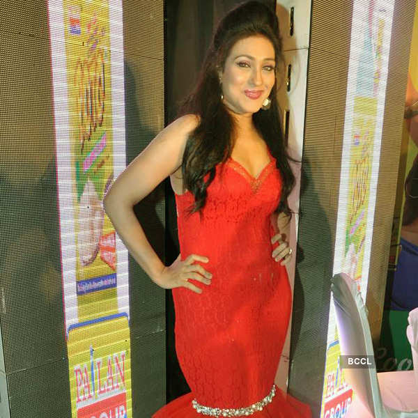 Shilpa Shetty flaunts perfect figure in a red Manika Nanda gown