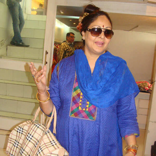 Rati Agnihotri at Preeti Singhal's store