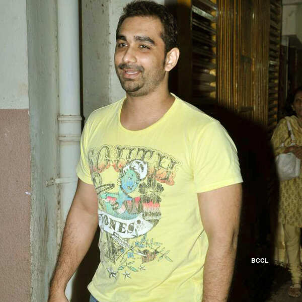 Pooja watches Aashiqui 2