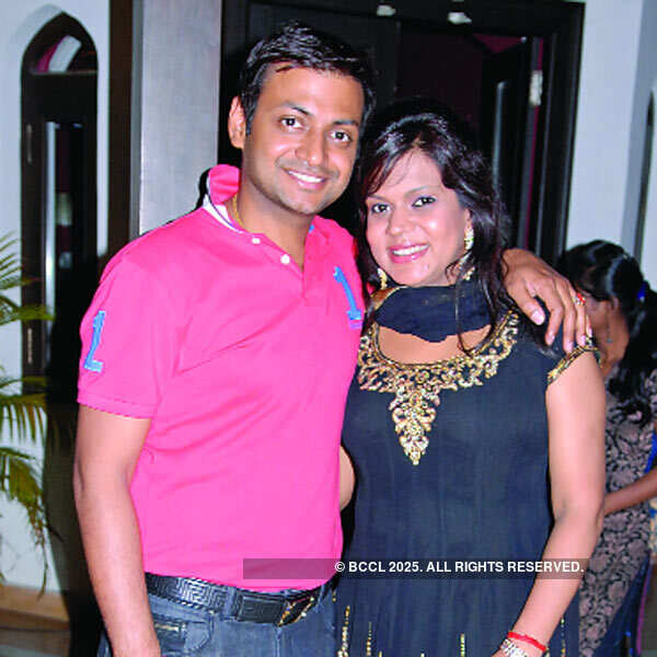 Siddharth, Priyanka Jaiswal's 5th anniversary