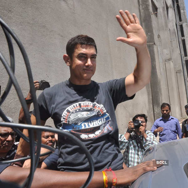 Aamir completes 25 years in Indian cinema