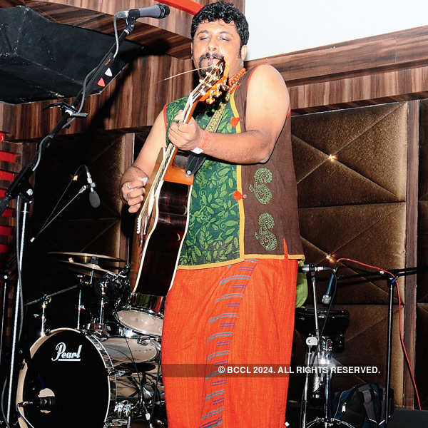 Raghu Dixit's live concert