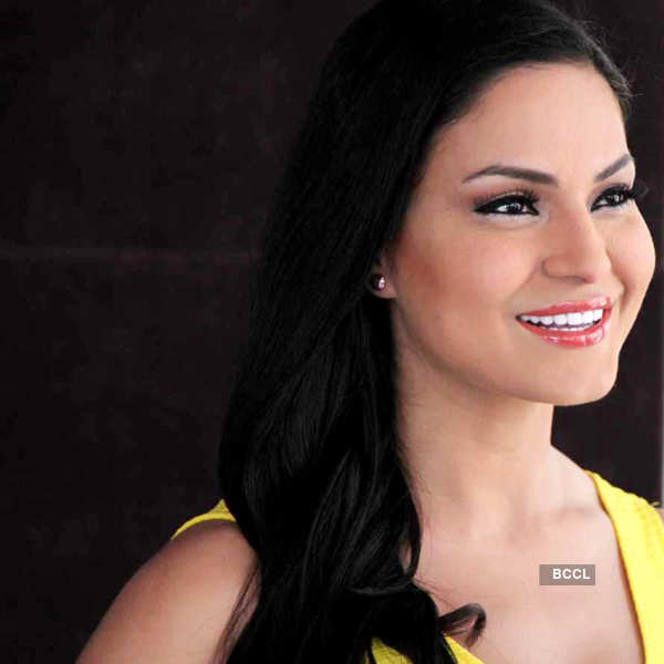 Veena Malik promotes Zindagi 50:50