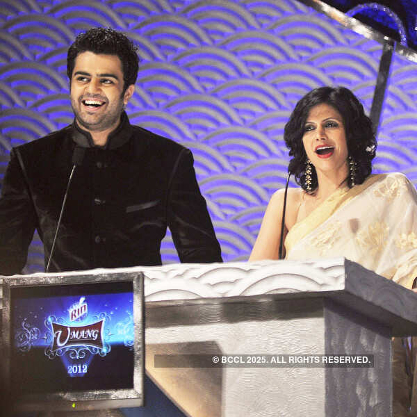 Manish bags best anchor trophy at Telly Awards