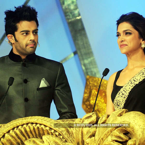 Manish bags best anchor trophy at Telly Awards