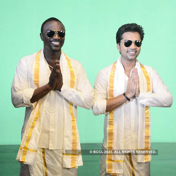 Akon goes desi, does a folk jig!