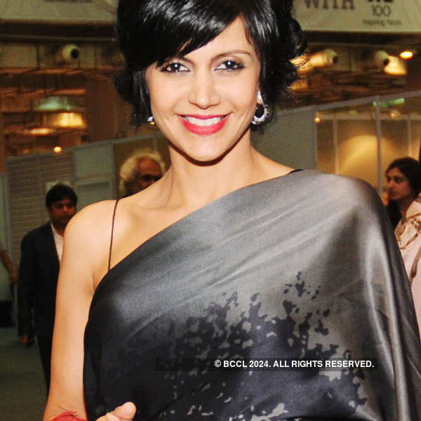 Mandira to put lots of clothes for Idol Junior