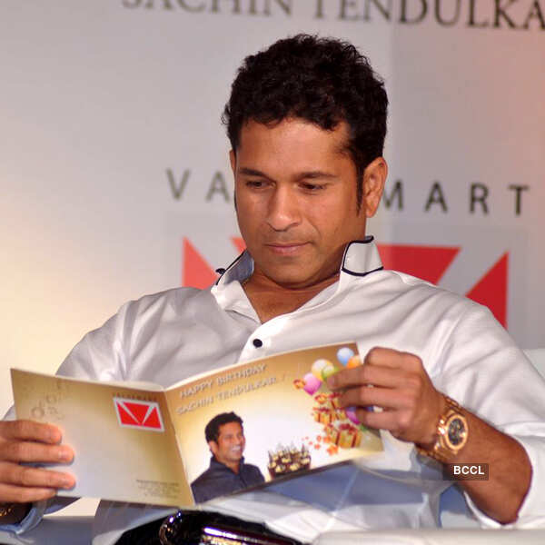 Sachin unveils gold coin