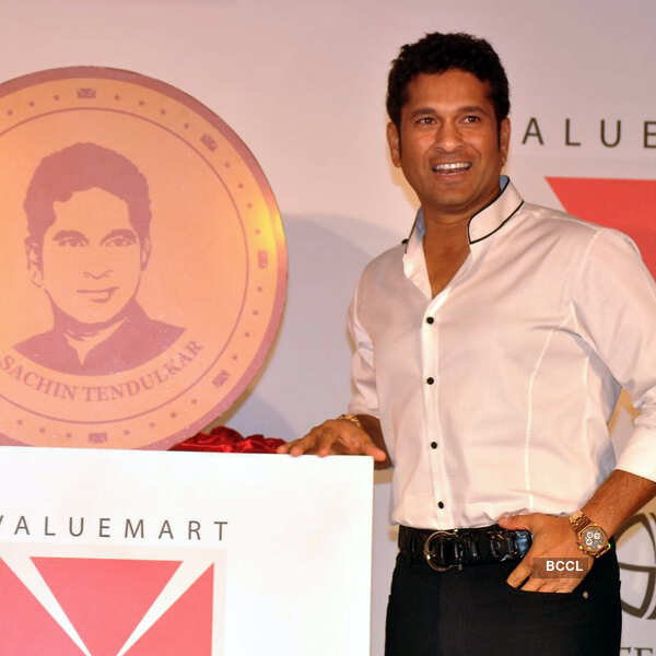 Sachin unveils gold coin