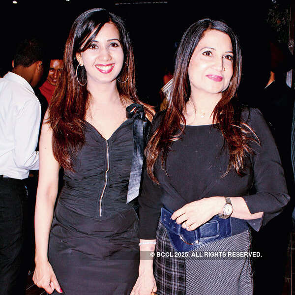 Foodies party together