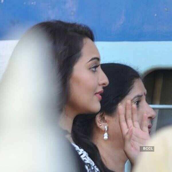 Thuppakki remake: on the sets