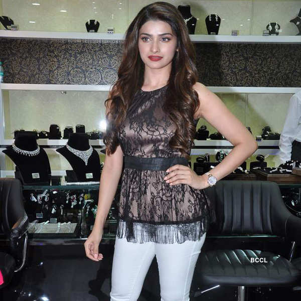 Prachi Desai launches 10 Jewel studio