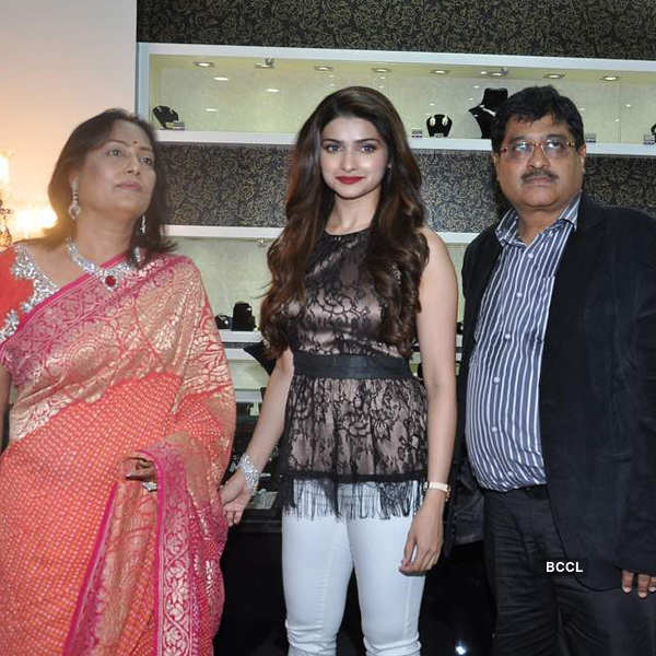 Prachi Desai launches 10 Jewel studio