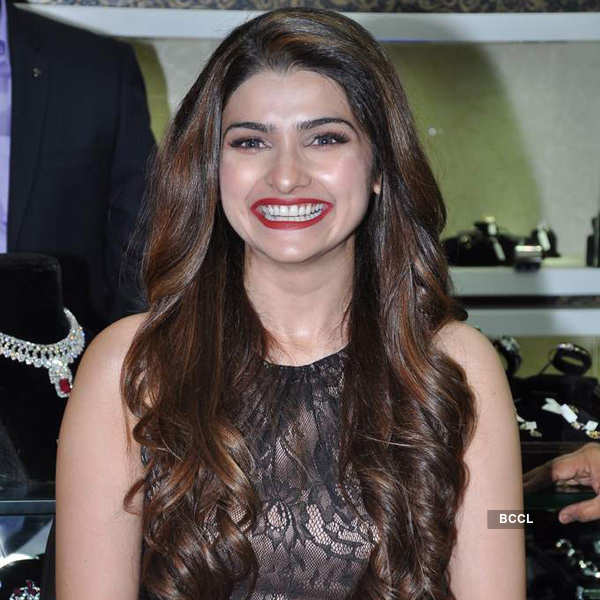 Prachi Desai launches 10 Jewel studio