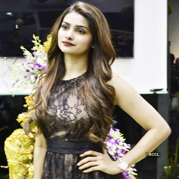 Prachi Desai launches 10 Jewel studio