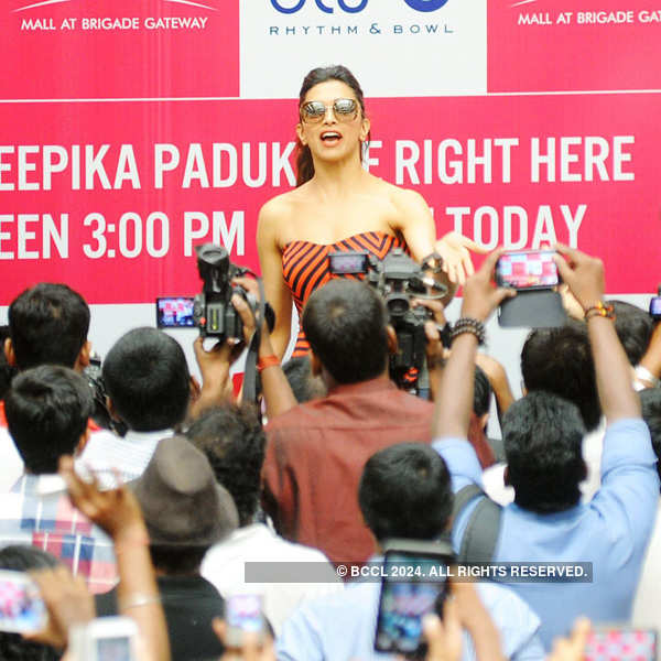 Deepika promotes YJHD in Bangalore