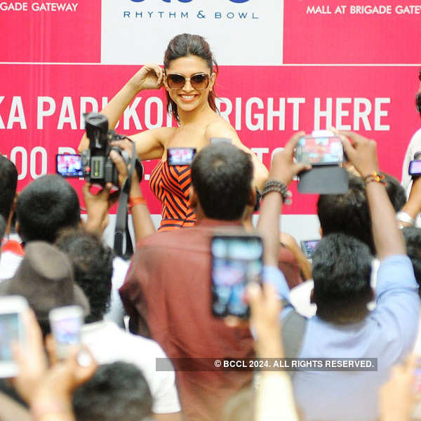 Deepika promotes YJHD in Bangalore