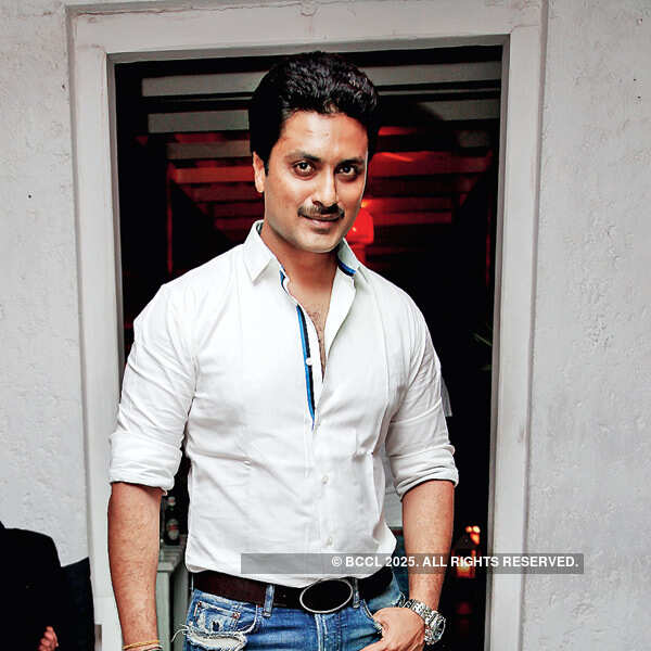 Ragini Dwivedi's birthday bash