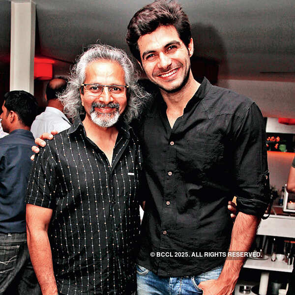 Ragini Dwivedi's birthday bash