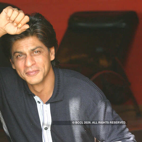 Shah Rukh to undergo shoulder surgery
