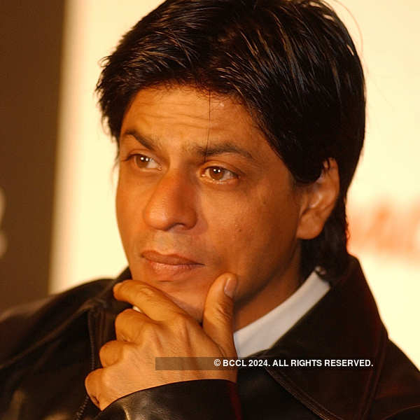 Shah Rukh to undergo shoulder surgery