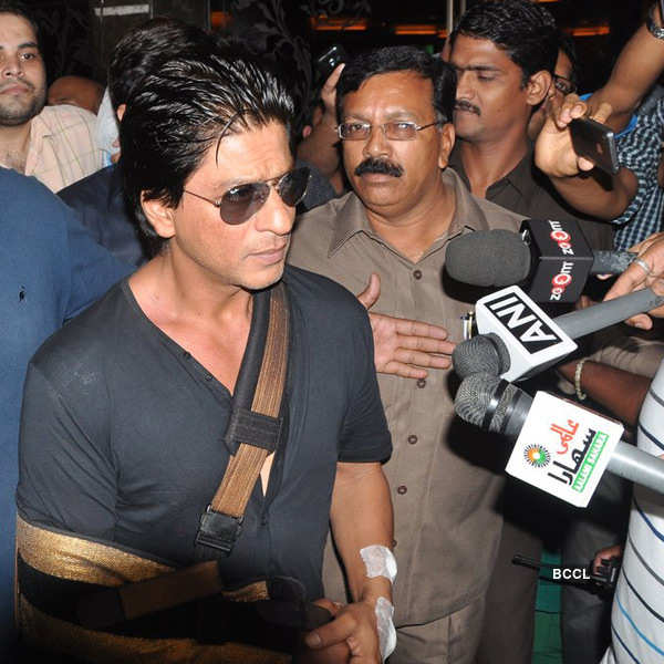 Photograph: Shah Rukh Khan gets discharged from Lilavati hospital