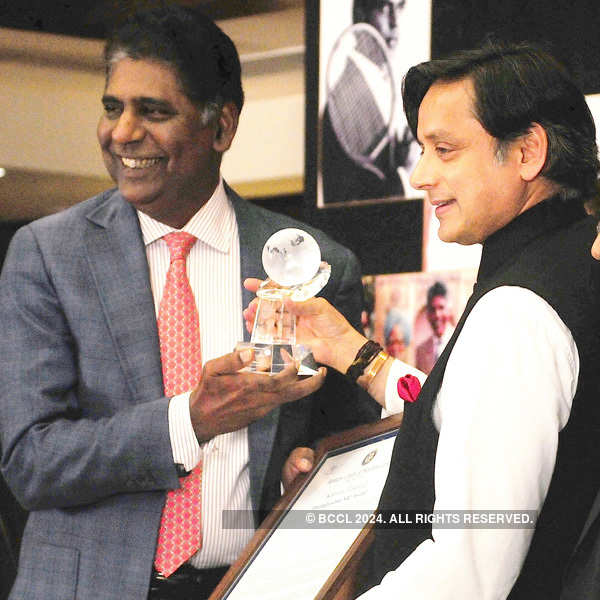 Vijay Amritraj gets Rotary NRI award