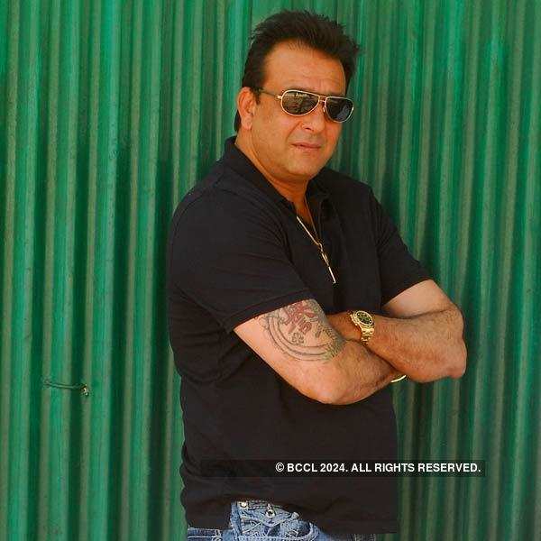 Dutt to make paper bags, earn Rs.25 a day