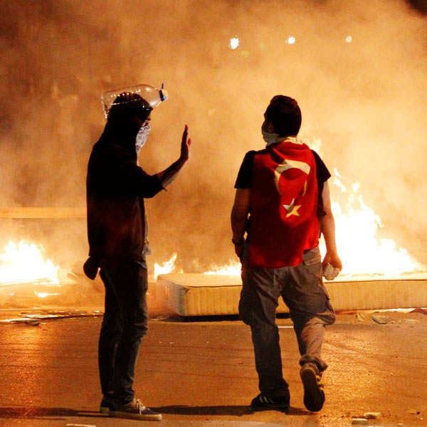 Fresh street clashes in Turkey
