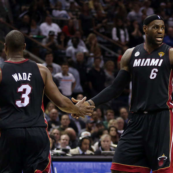 Heat singe Spurs to level Finals at 2-2