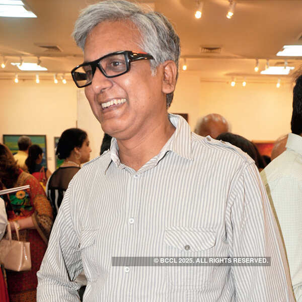 Art junkies make a splash