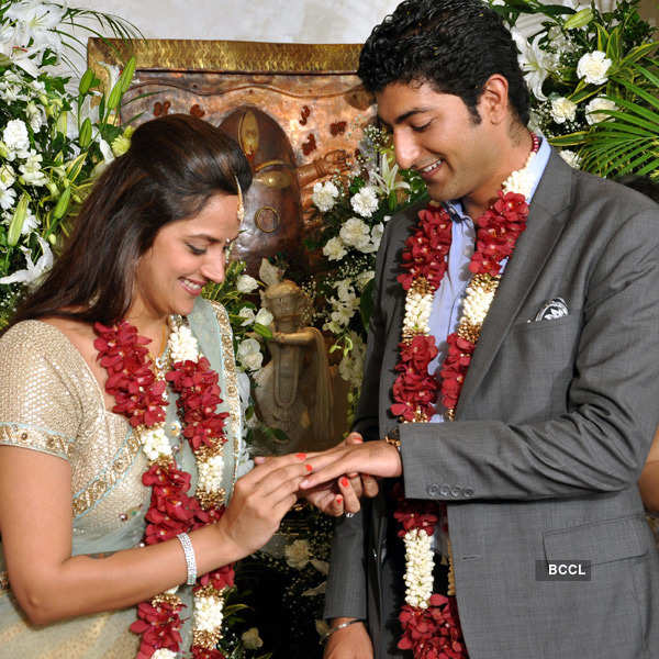 Ahana gets engaged to Vaibhav
