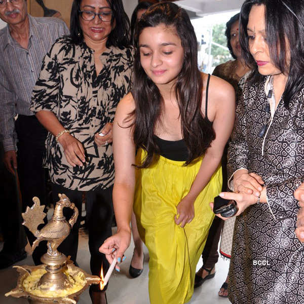 Alia launches painting exhibition