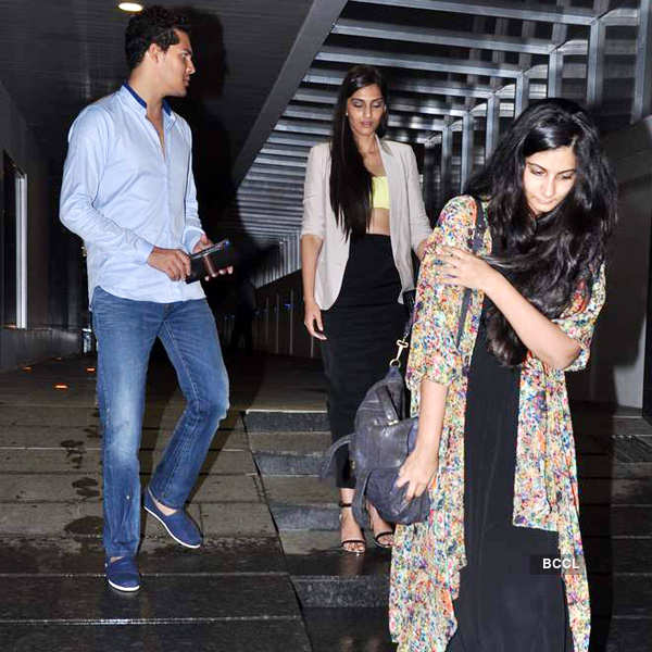 Sonam and Rhea Kapoor with friends seen at Hakkasan restuarant, in Mumbai.