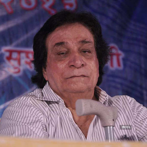 Kader Khan at a Mumbai award event