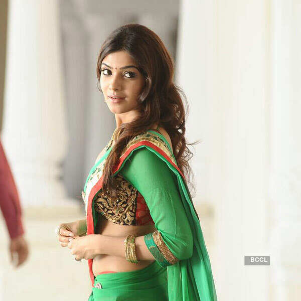 Samantha in a still from the Telugu movie Athiradi VettaiSamantha in a  still from the Telugu movie Athiradi Vettai