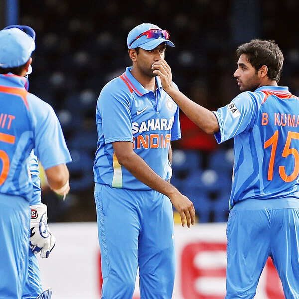 WI Tri-series '13: Bhuvneshwar leads India to final