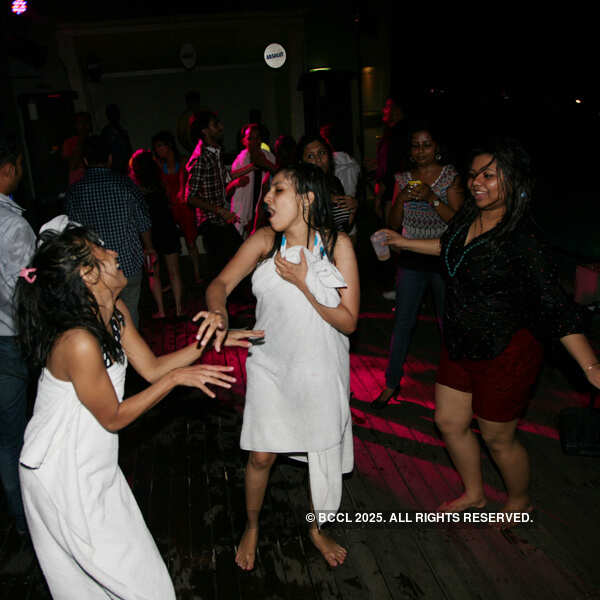A hot poolside party