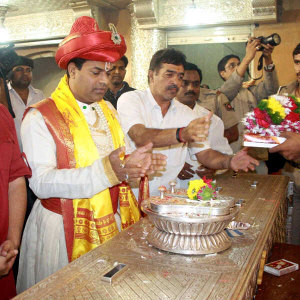 SDP cast visit Shrimant Dagdusheth Ganpati