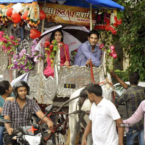 Amyra, Prateik promote Issaq