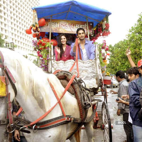 Amyra, Prateik promote Issaq