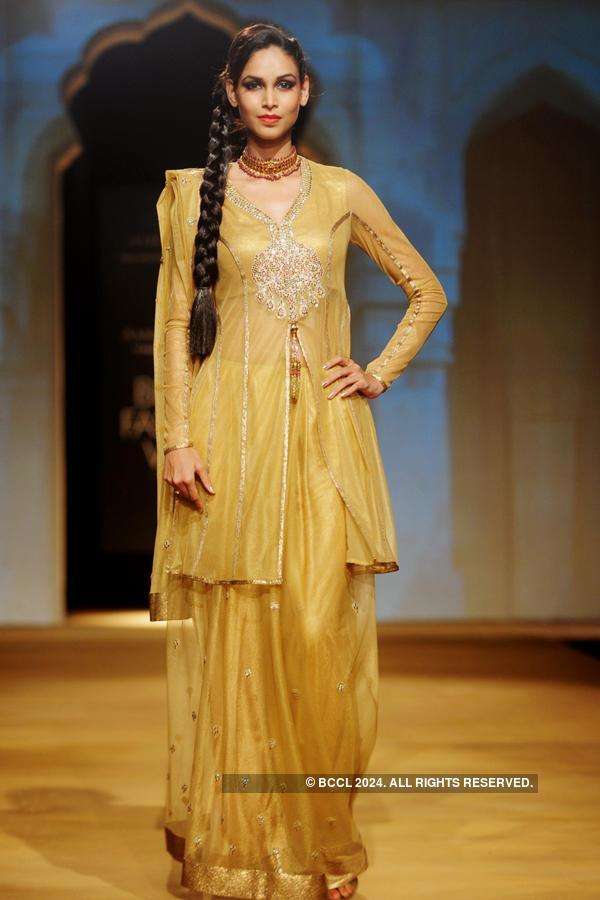 Miss Indias sizzle the ramp at IBFW: Day 4