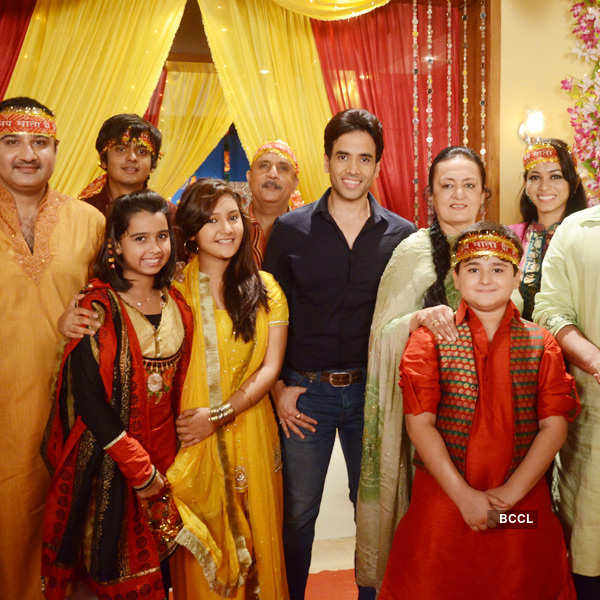 Bajatey Raho cast on Parvarrish sets