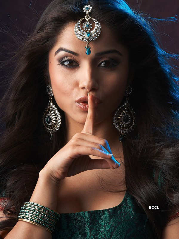Aparna Bajpai Looks Sexy During A Photoshoot