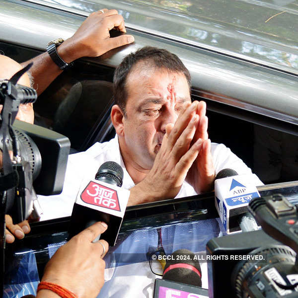 Sanjay Dutt helps jail authorities with clerical work