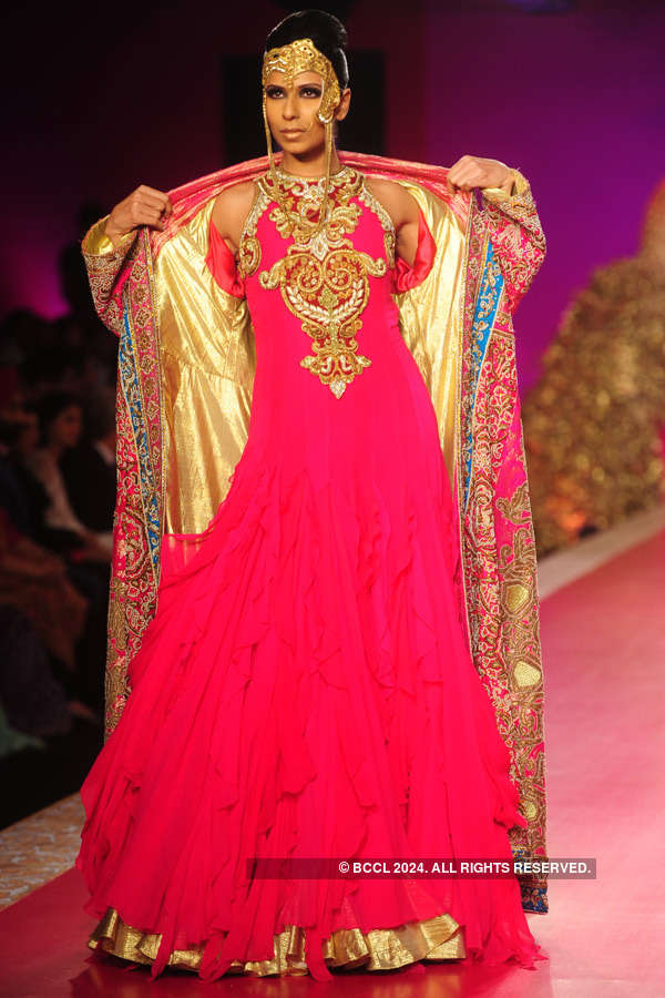 Bhawna Sharma walks the ramp for designer Ritu Beri on Day 4 of Delhi ...