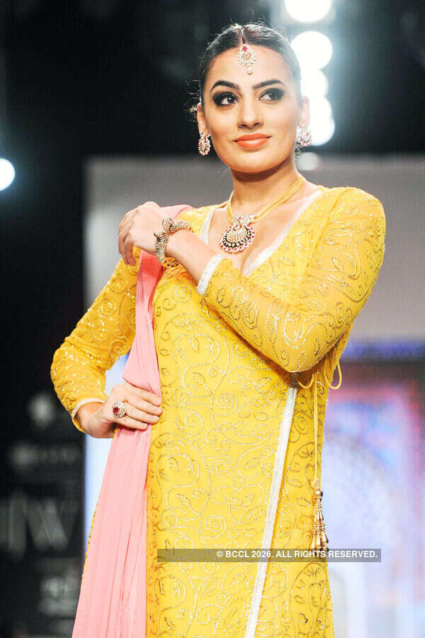 IIJW'13: Jewels Trendz