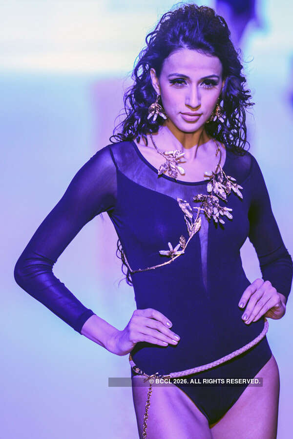 IIJW'13: Pallavi Foley with Abharan Jewellers