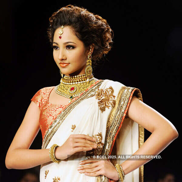 IIJW'13: Laxmi Jewels