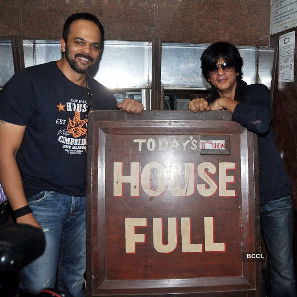 SRK pulls crowd @ Multiplexes